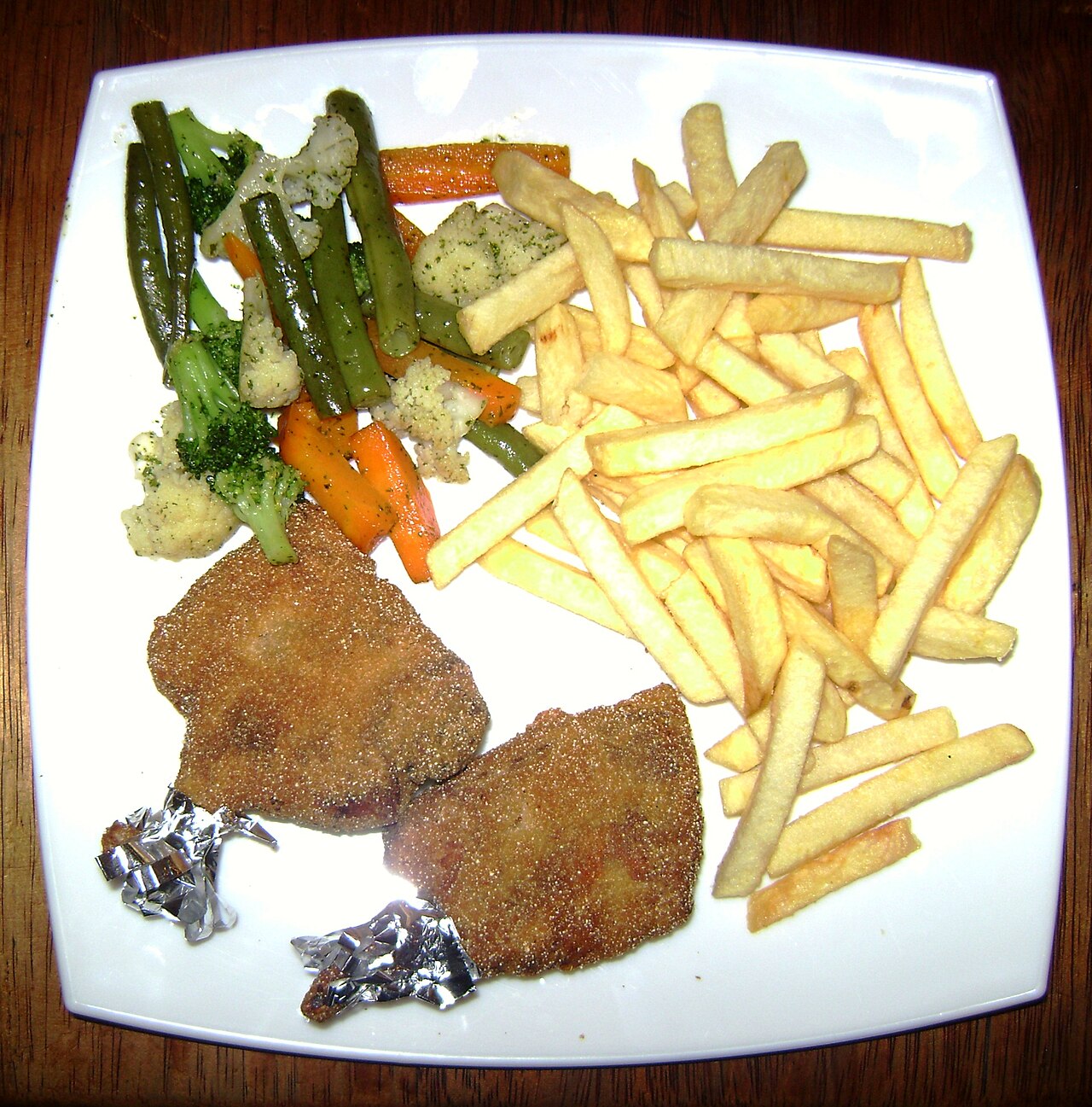 Cuy broaster crocante con papas fritas